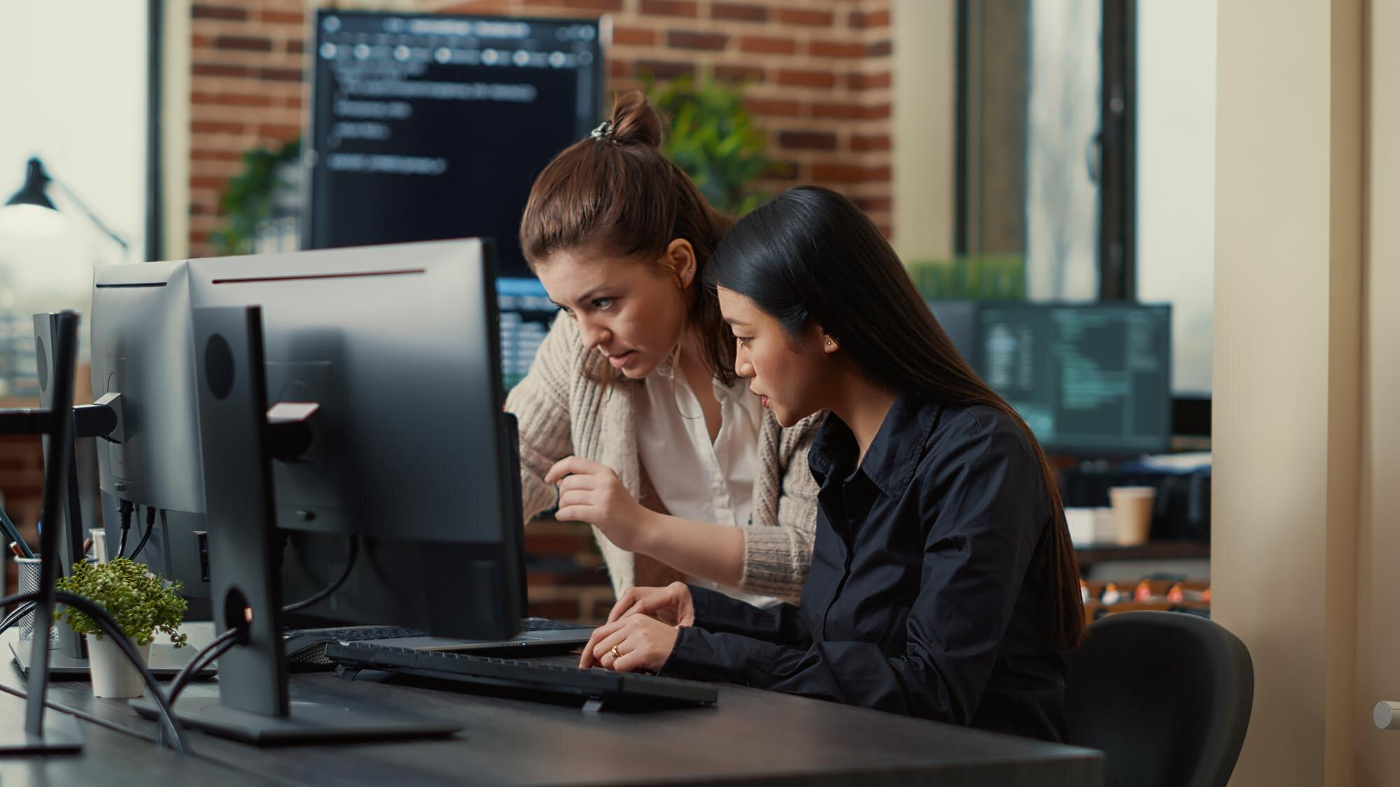 Team arbeitet an SAP-Implementierungssoftware
