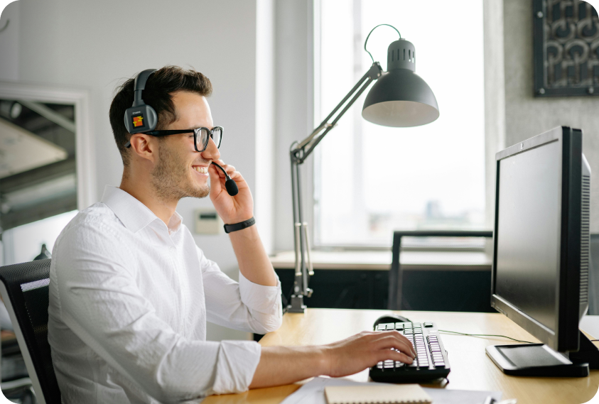 Experte arbeitet an einer digitalen Unternehmensvision